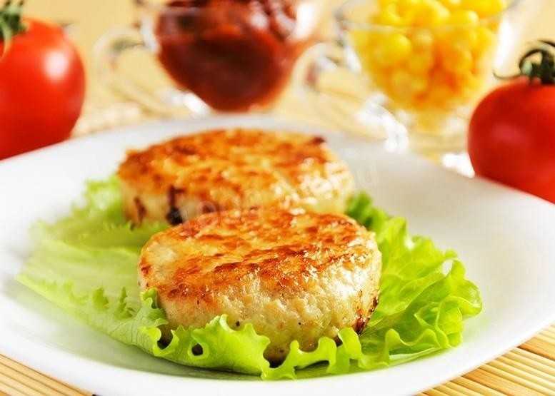 Рубленные котлеты из куриной грудки (и не только): 16 домашних вкусных рецептов