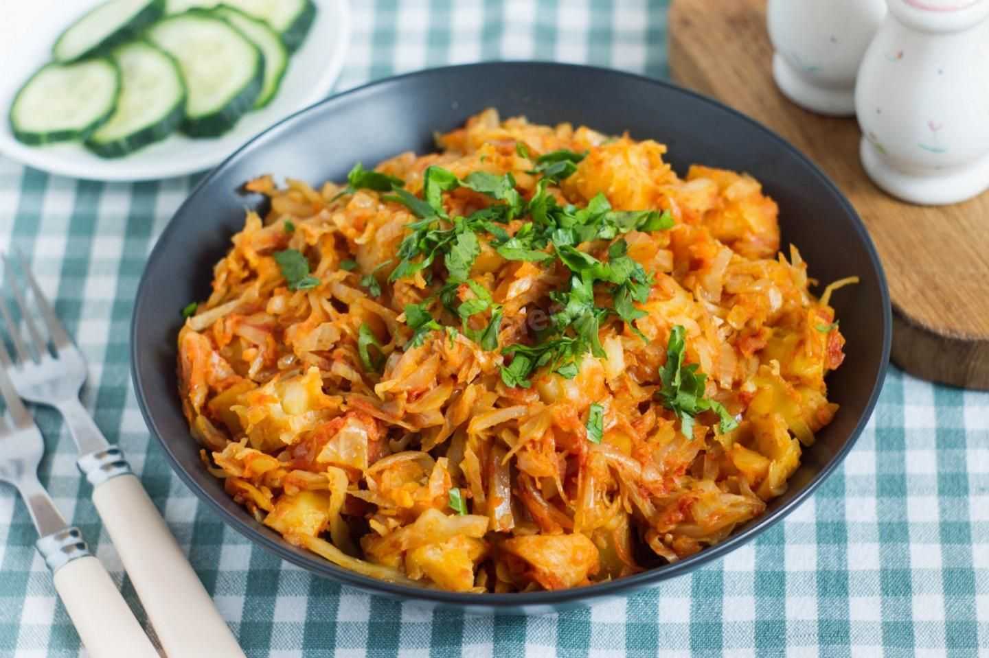 10 отличных рецептов тушеной капусты с картошкой