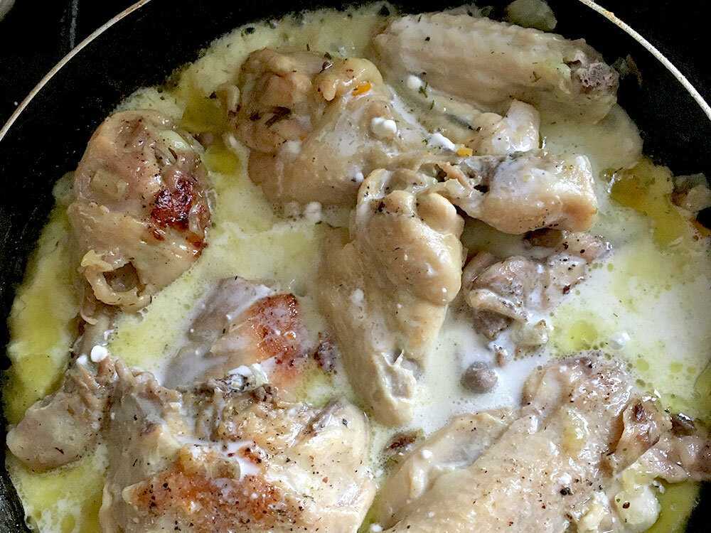 Курица, тушеная в сметане на сковороде: рецепт с фото, как сделать вкусно