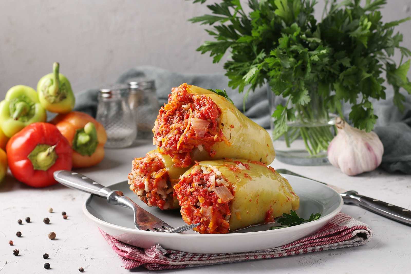 Фаршированные перцы с мясом и рисом - 5 пошаговых рецептов