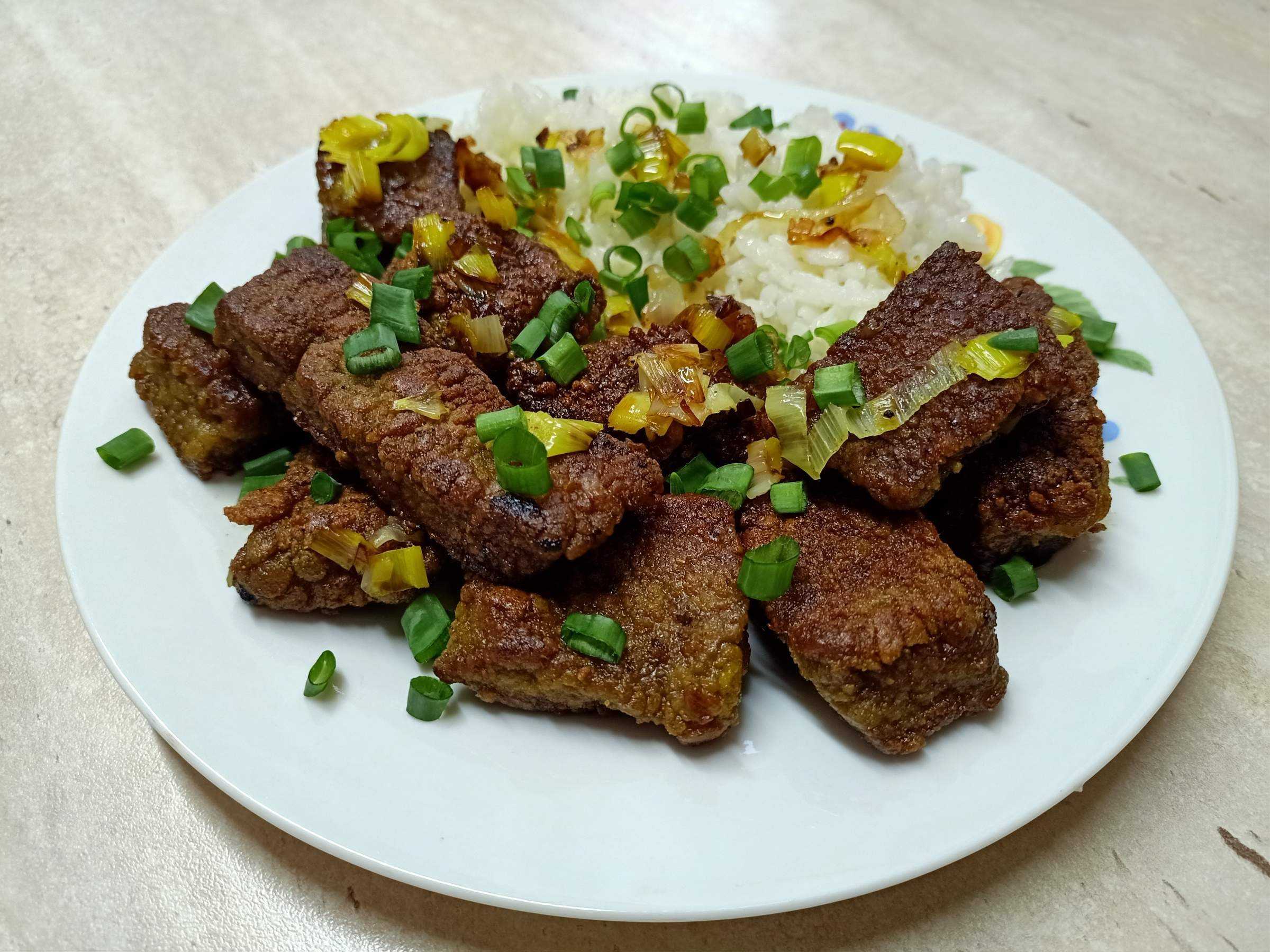 Как приготовить мягкую и сочную говяжью печень на сковороде