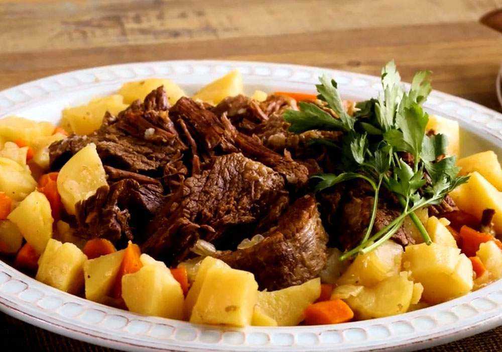 Жаркое из говядины в мультиварке с картофелем и грибами: рецепт с фото | готовим в мультиварках