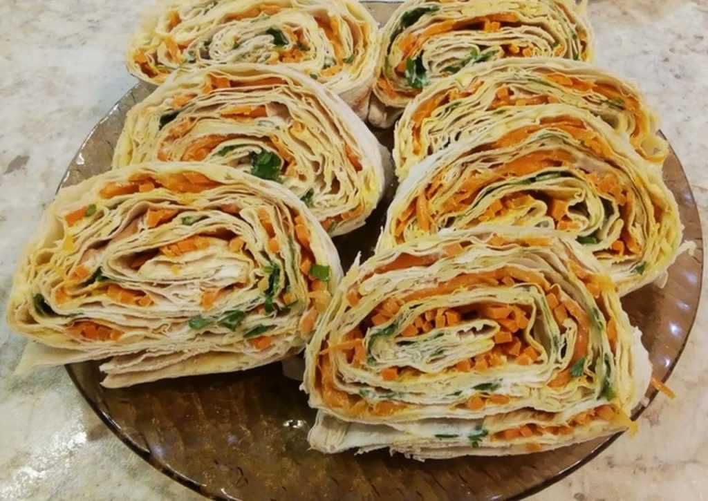 Морковный рулет с сыром маскарпоне