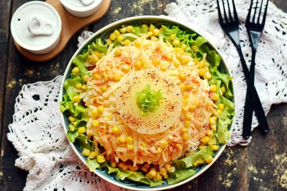 Салат с ананасом: 7 фото-рецептов для вкусного праздника