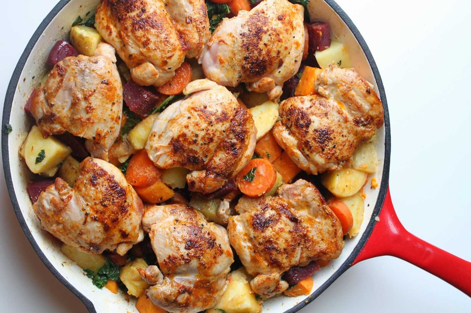 Бедра куриные в мультиварке. рецепты простые, вкусные, как приготовить с картошкой, сметаной, овощами, гречкой, подливой. фото
