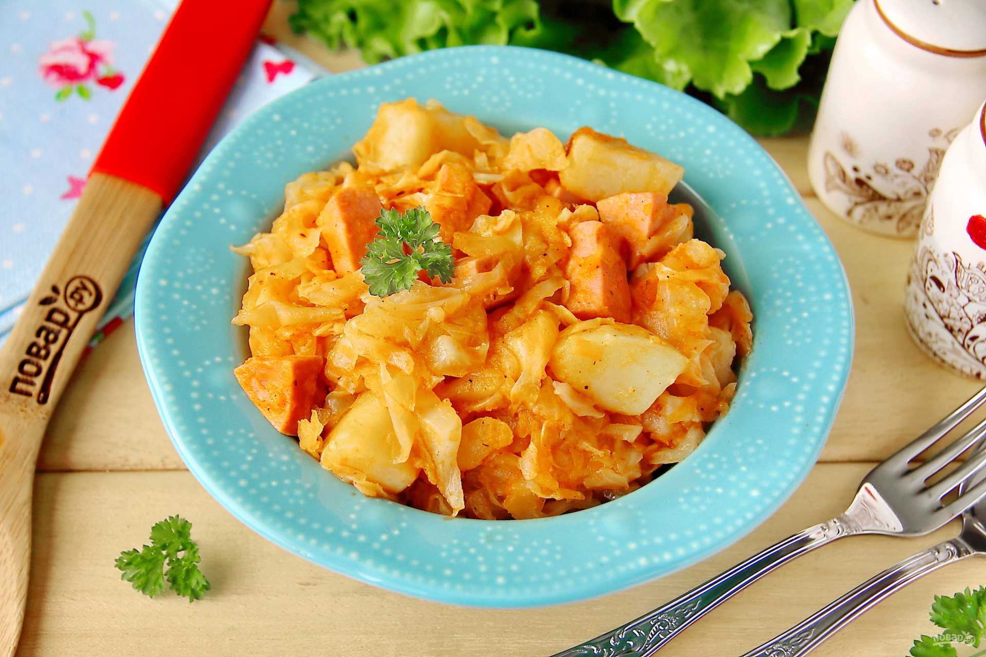 Тушенная капуста с мясом и картошкой. 3 простых рецепта с фото