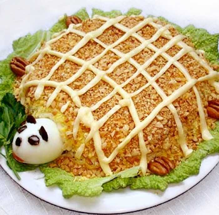 Салат черепаха с курицей и грецкими орехами: 6 фото-рецептов