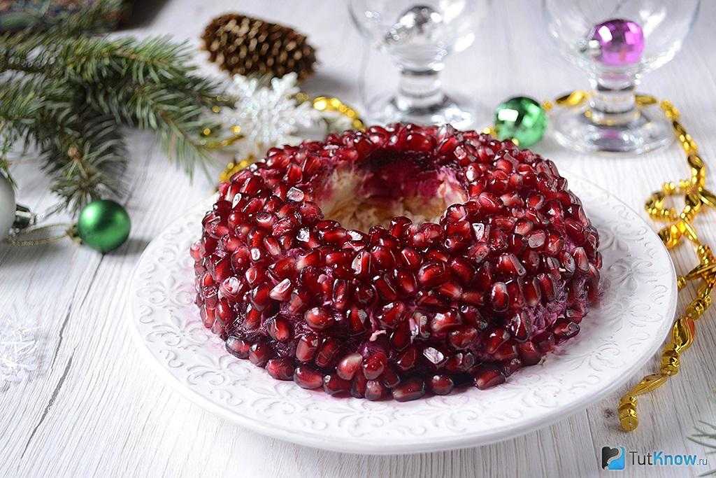 Салат «изумрудный браслет» с курицей и киви: 5 рецептов