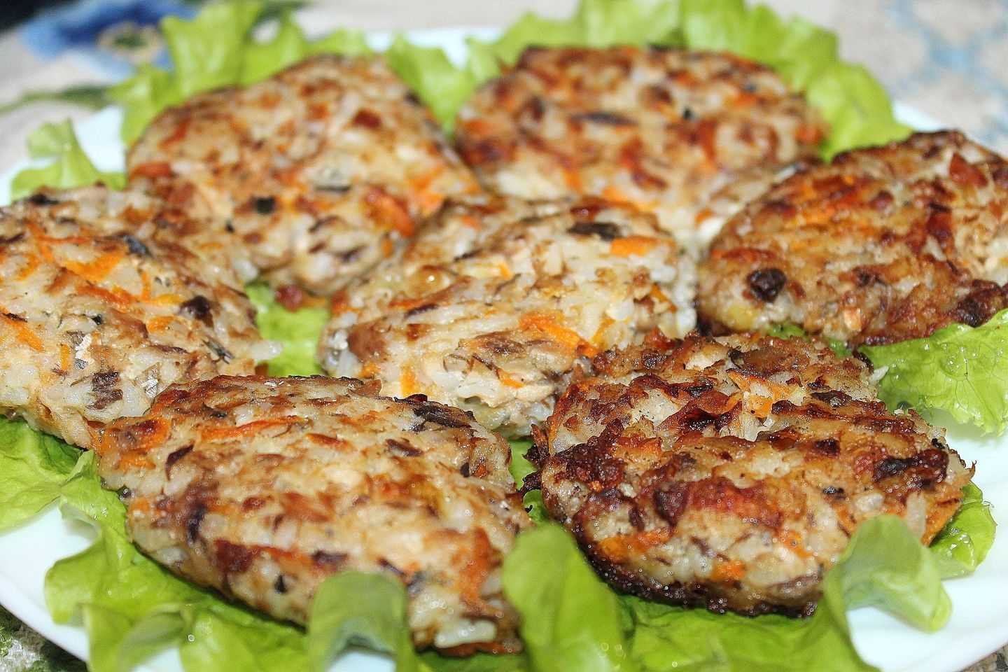 Котлеты из рыбных консервов с рисом