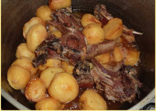 Свиные ребра тушеные с картошкой. рецепт в казане, кастрюле, мультиварке, духовке