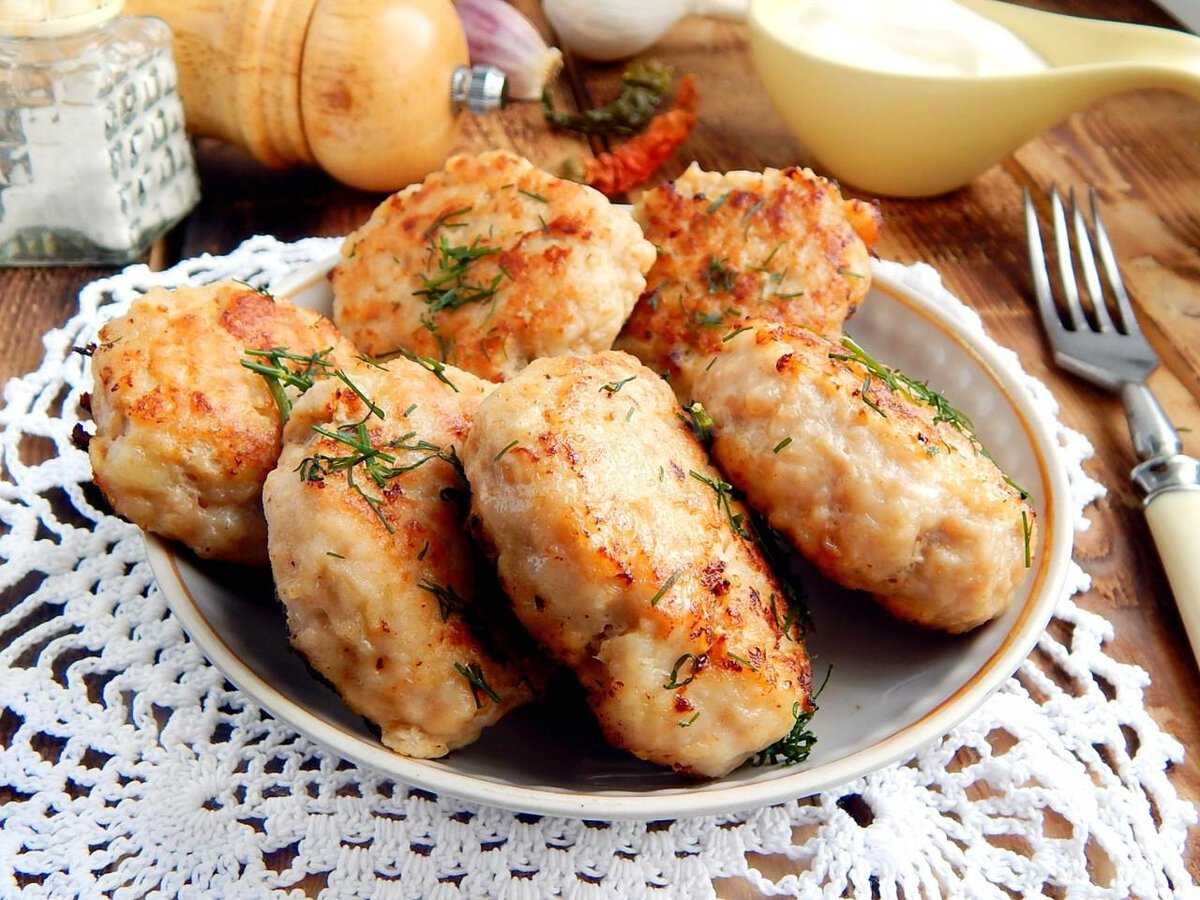 Самые вкусные рецепты сочных котлет из куриного фарша, жаренных на сковороде