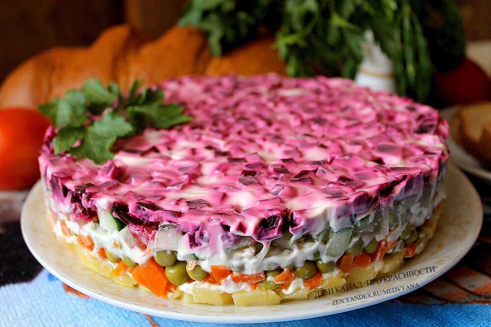 Подборка рецептов самых вкусных слоеных салатов на праздничный стол