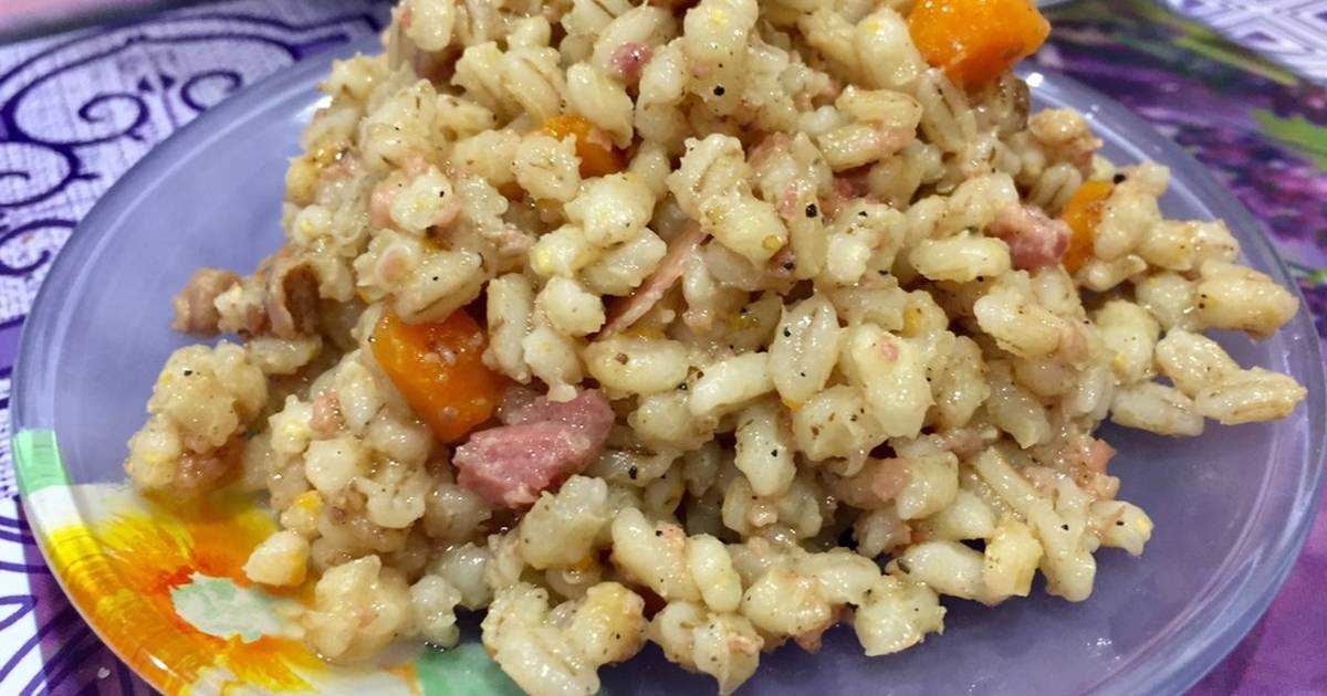 Перловка с тушенкой на сковороде: рецепты, простые и вкусные блюда - onwomen.ru