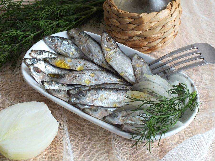 Как приготовить кильку пряного посола в домашних условиях
