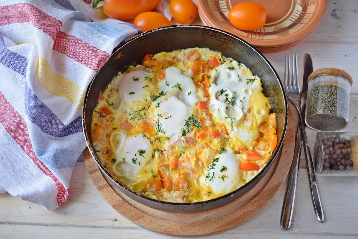 Яичница с помидорами и луком — рецепт завтрака из яиц быстро и вкусно