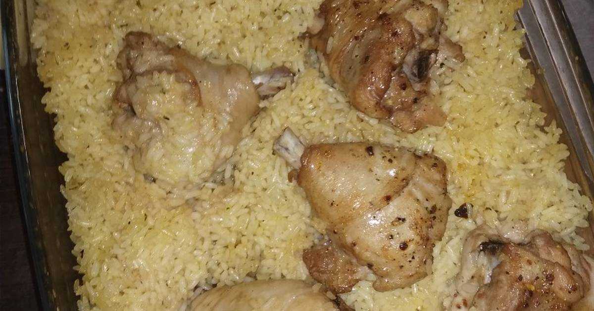 Куриные бедра с рисом в духовке в стеклянной посуде с фото