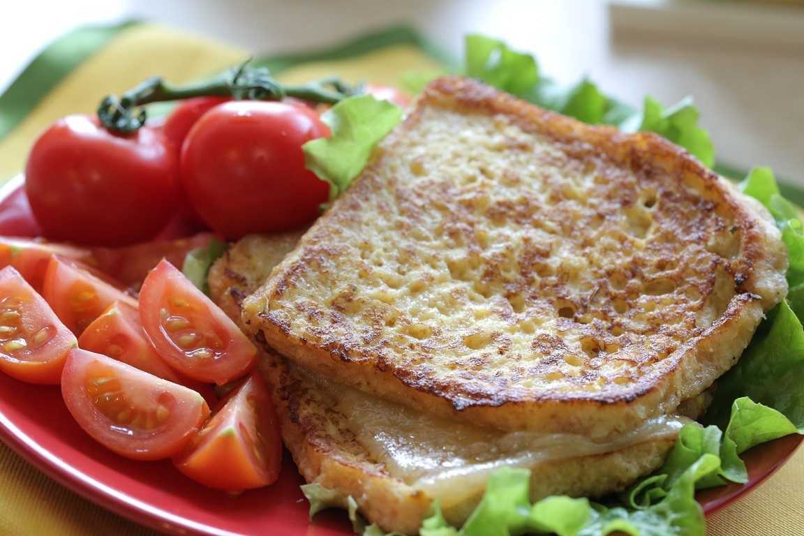 Ленивые хачапури с сыром на сковороде – 6 быстрых и вкусных рецептов