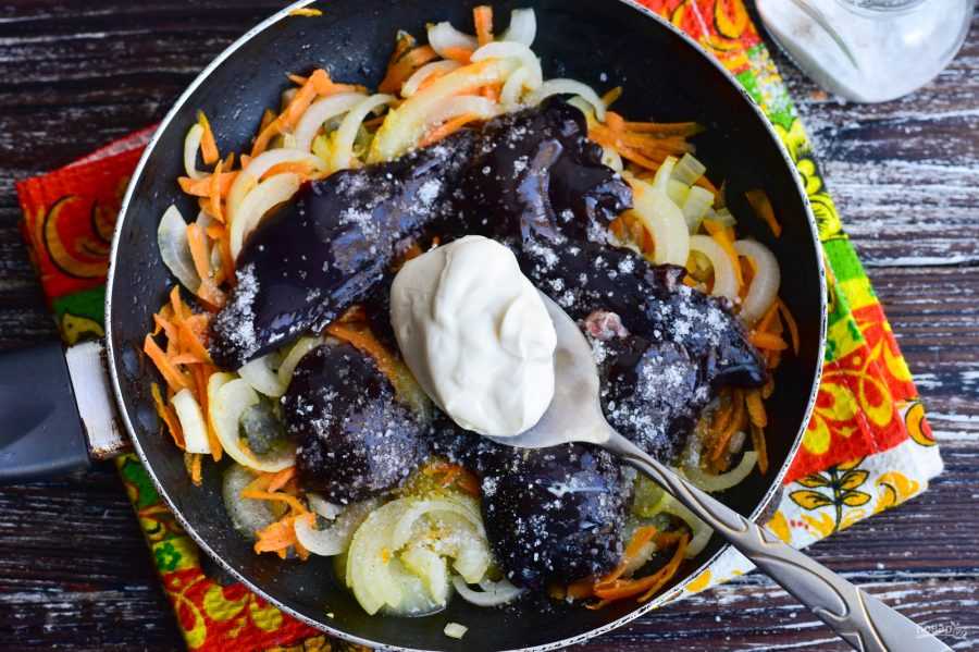 Говяжья печень с луком на сковороде. рецепты сочной и мягкой печени