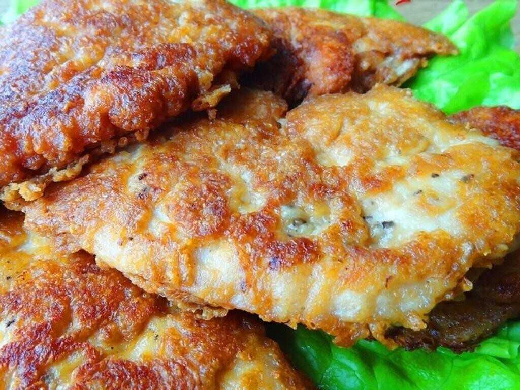 Куриные отбивные в панировочных сухарях на сковороде - 11 пошаговых фото в рецепте