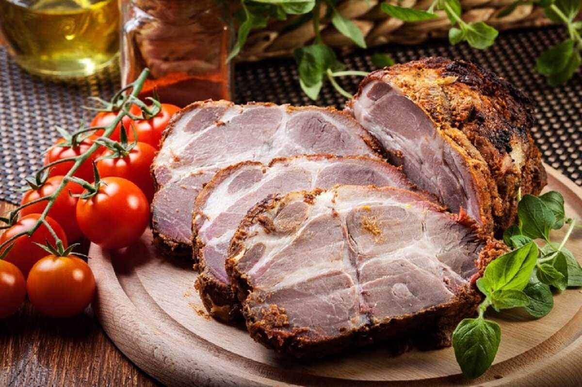 Свиной окорок в духовке: 15 простых и вкусных рецептов