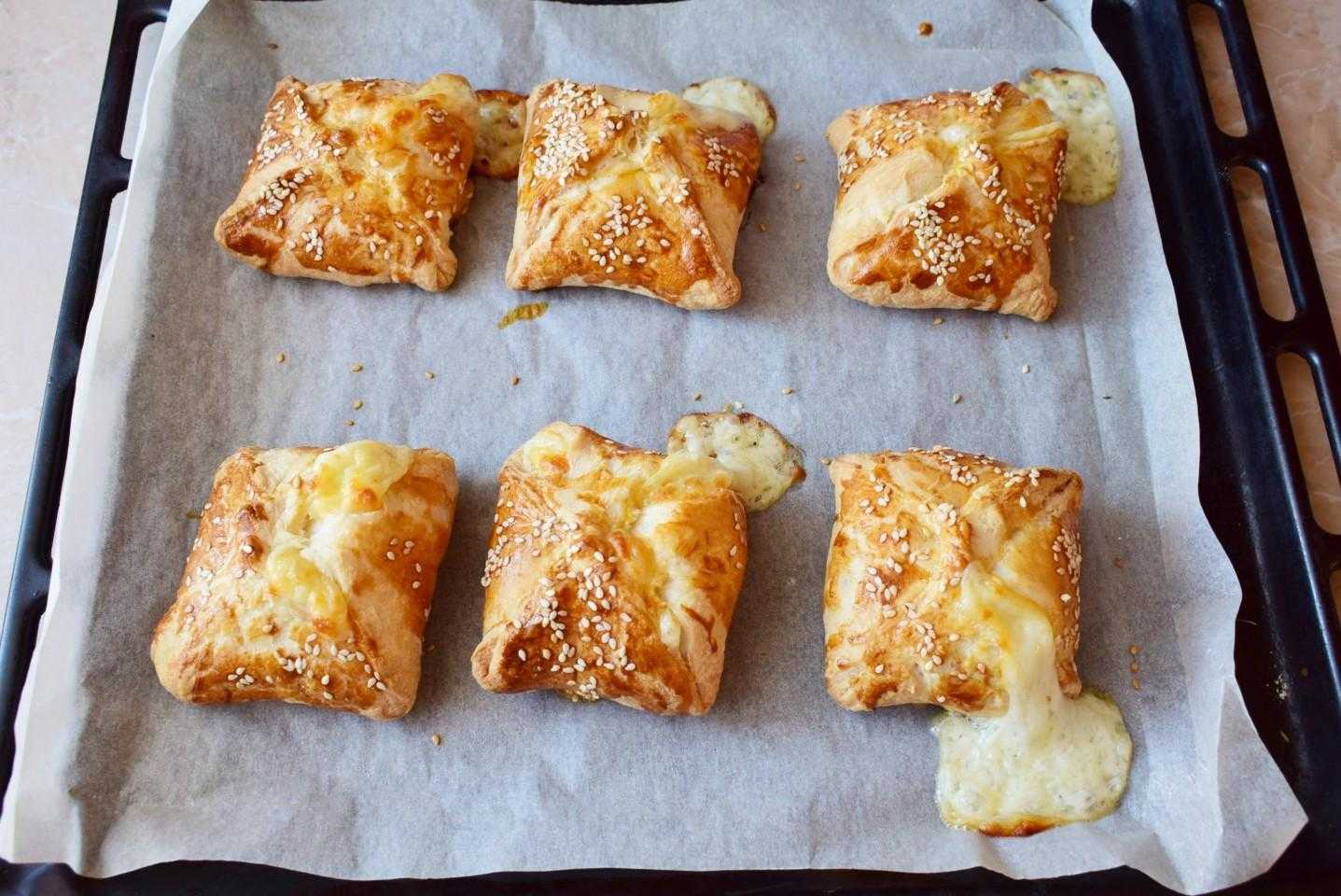 Что можно приготовить из слоёного дрожжевого теста быстро вкусно: рецепты с фото, пошагово