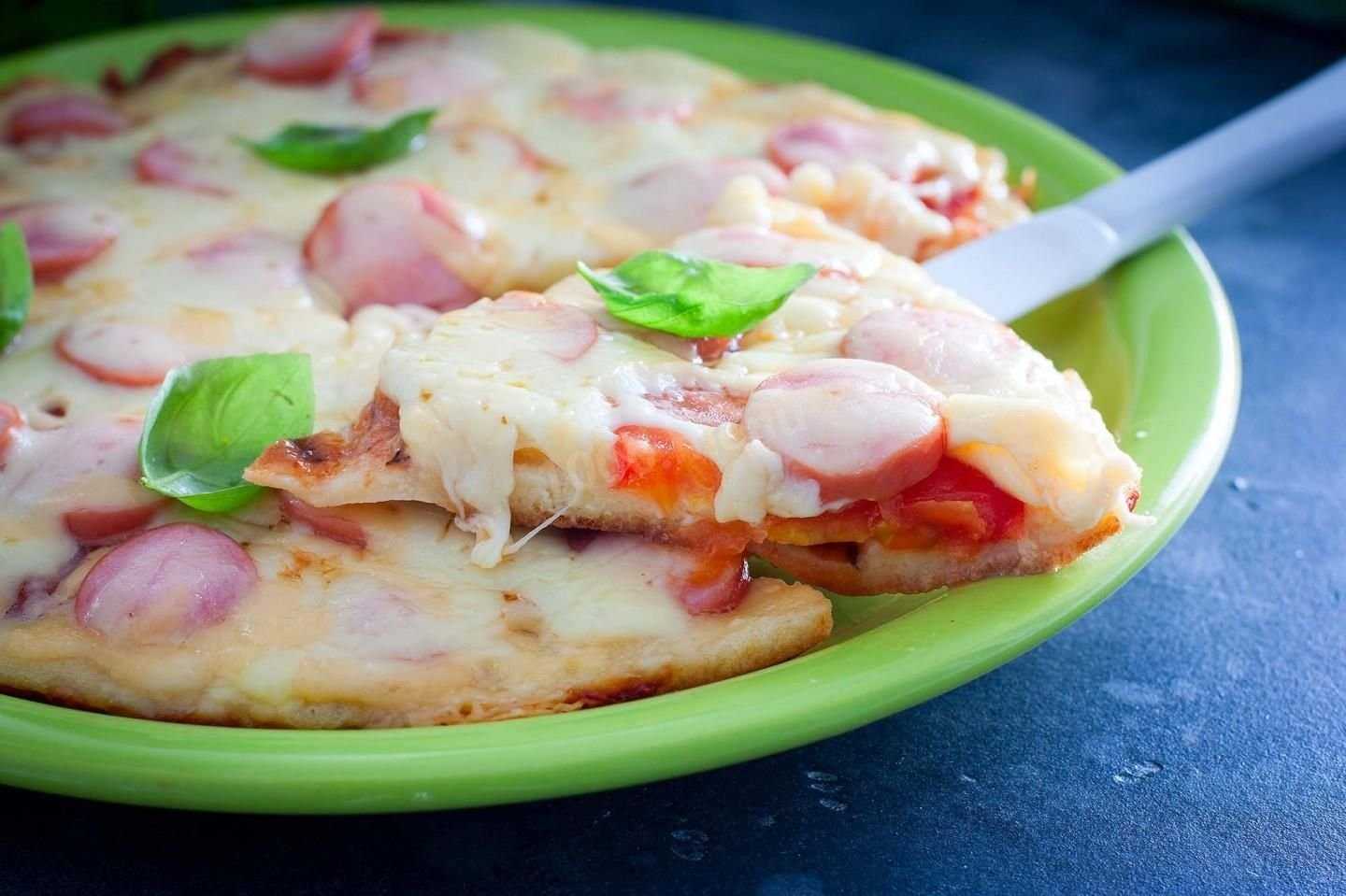 Быстрое и вкусное тесто для пиццы – самые простые рецепты приготовления с фото