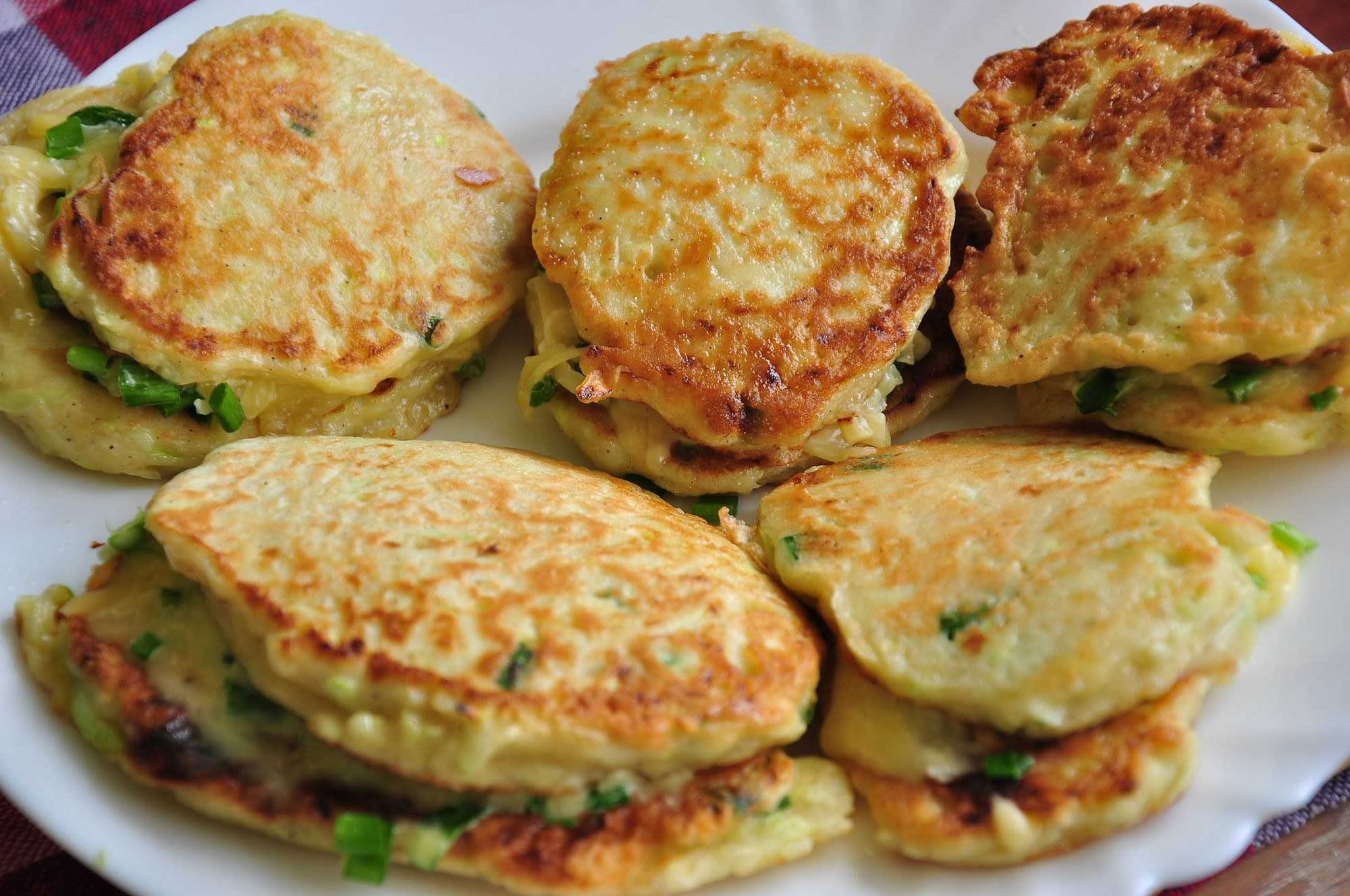 Кабачки, запеченные в духовке — 10 быстрых и вкусных рецептов