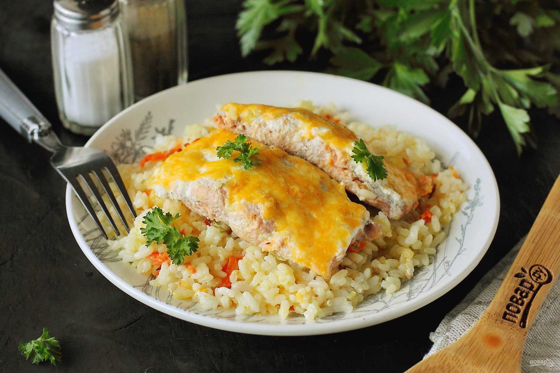 Рыба с рисом и овощами в духовке — это вкусное и сытное блюдо, которое отлично разнообразит ваше повседневное меню Берите на заметку рецепт