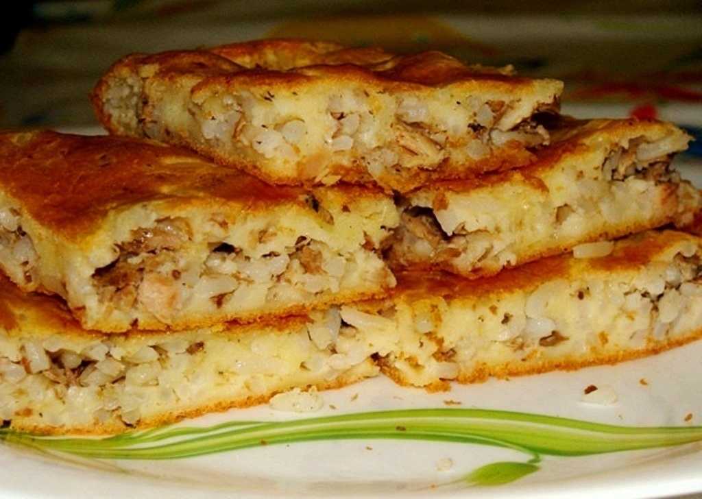 Пирог с рисом и рыбными консервами из дрожжевого теста, рецепт с фото фоторецепт.ru