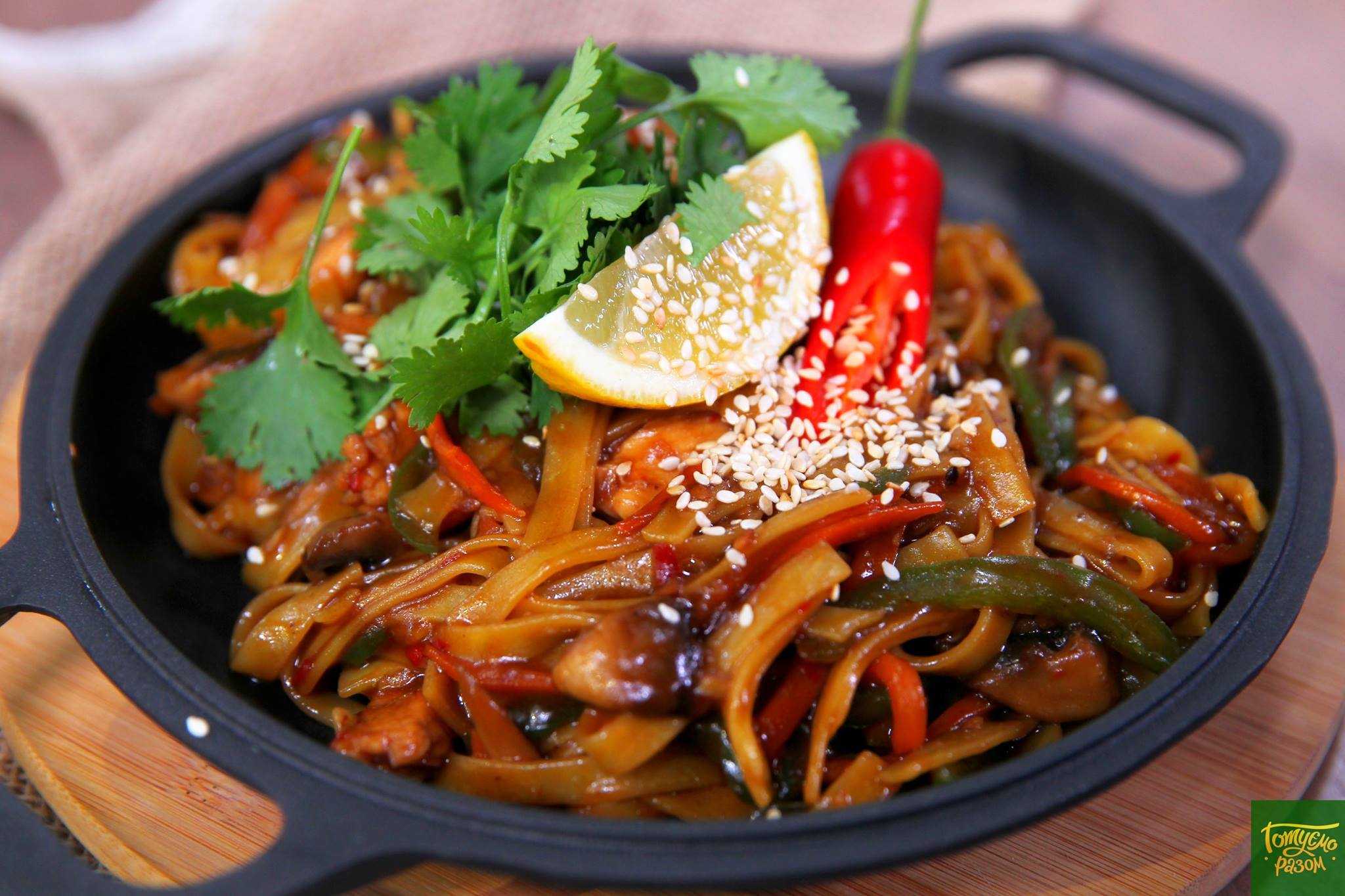 Лапша с курицей и овощами - 67 домашних вкусных рецептов приготовления