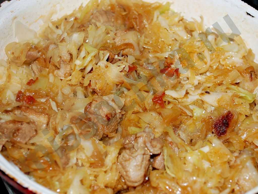 Как вкусно потушить квашеную капусту на сковороде, рецепт