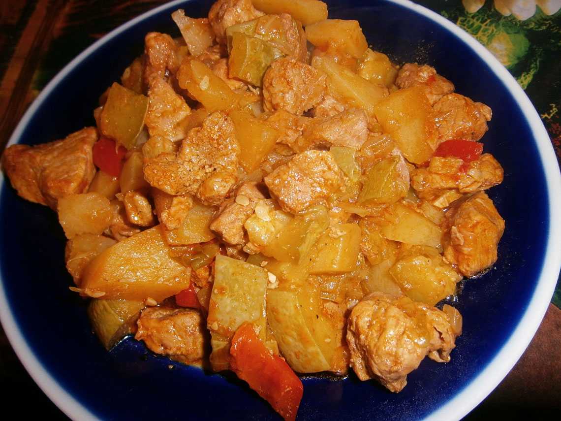 Овощное рагу со свининой в мультиварке с незабываемым вкусом!