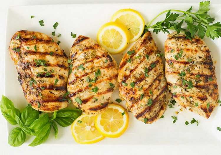 Сочная куриная грудка в духовке: 8 самых вкусных рецептов
