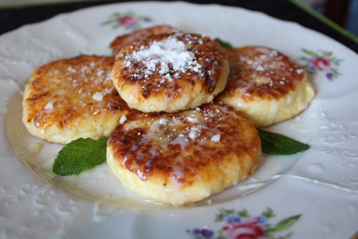 Сырники из творожной массы с изюмом – 6 рецептов
