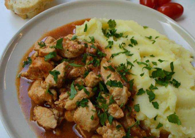 Бефстроганов из курицы — 5 вкусных рецептов приготовления