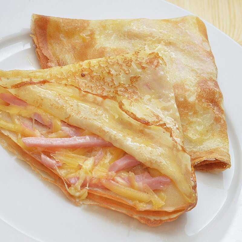 Блины с ветчиной, сыром и зеленью
