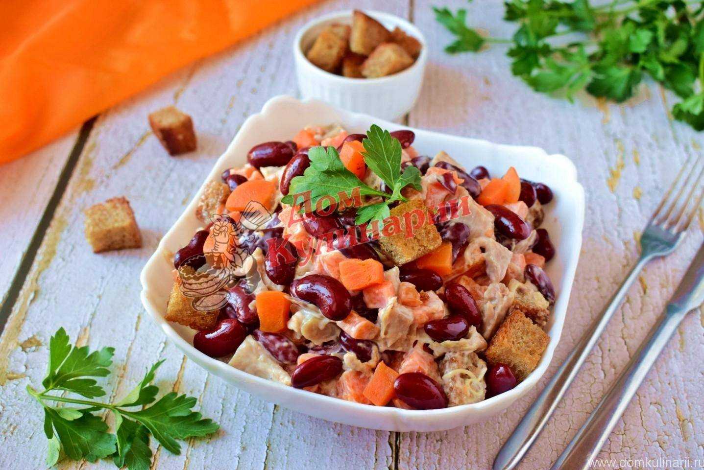 Салат с фасолью сухариками и колбасой рецепт с фото пошагово и видео - 1000.menu