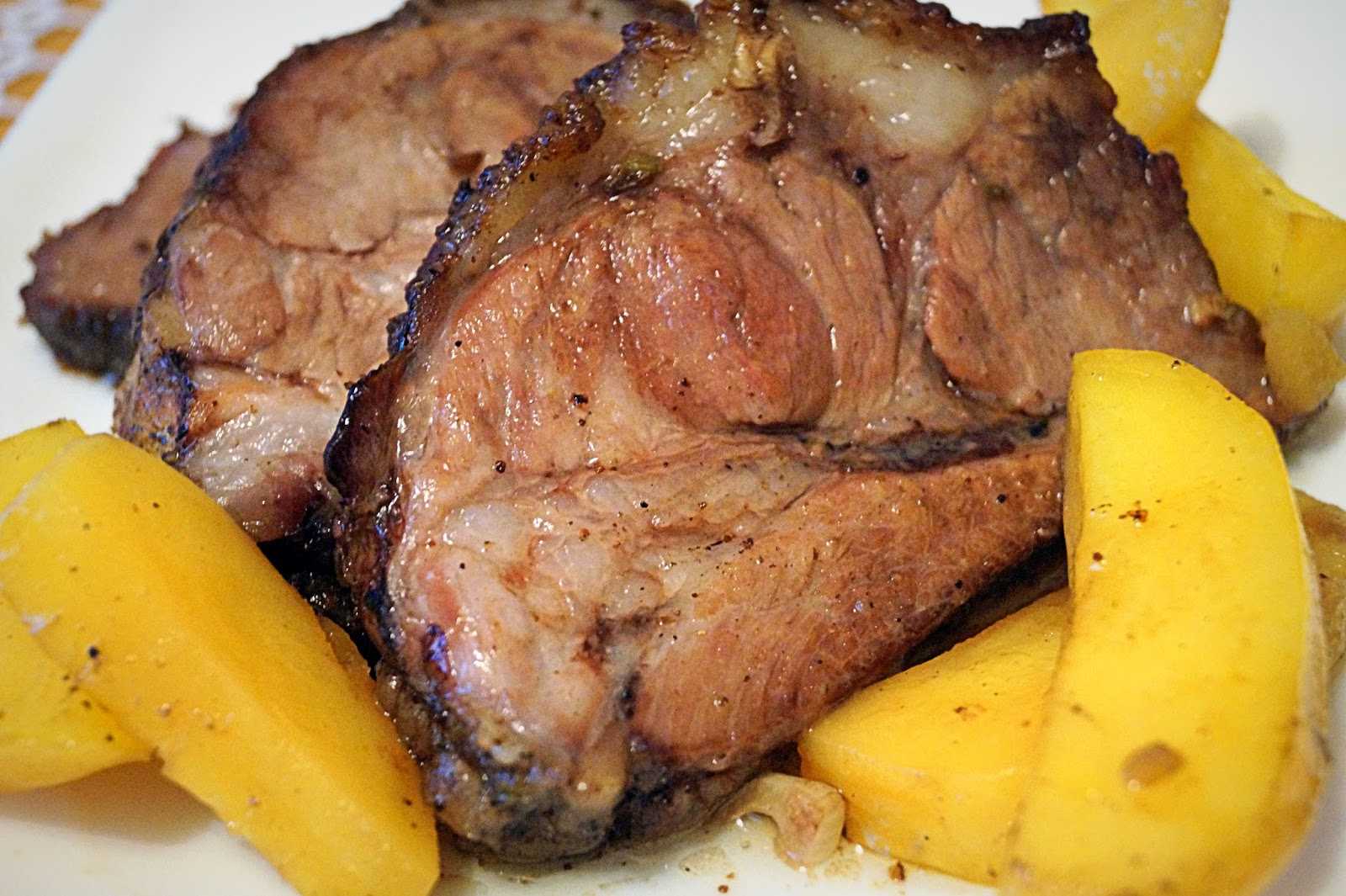 Вкусная свинина с картофелем в духовке — 5 рецептов приготовления в пакете для запекания