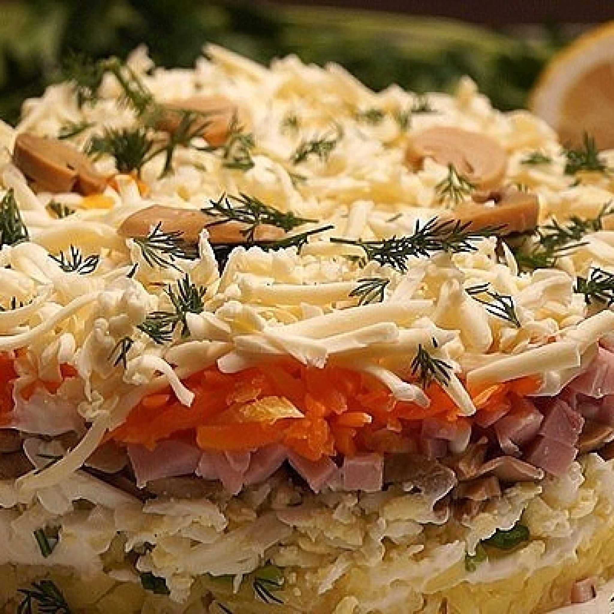 Изысканный салат «царский» с курицей и шампиньонами — эффектный и очень вкусный!