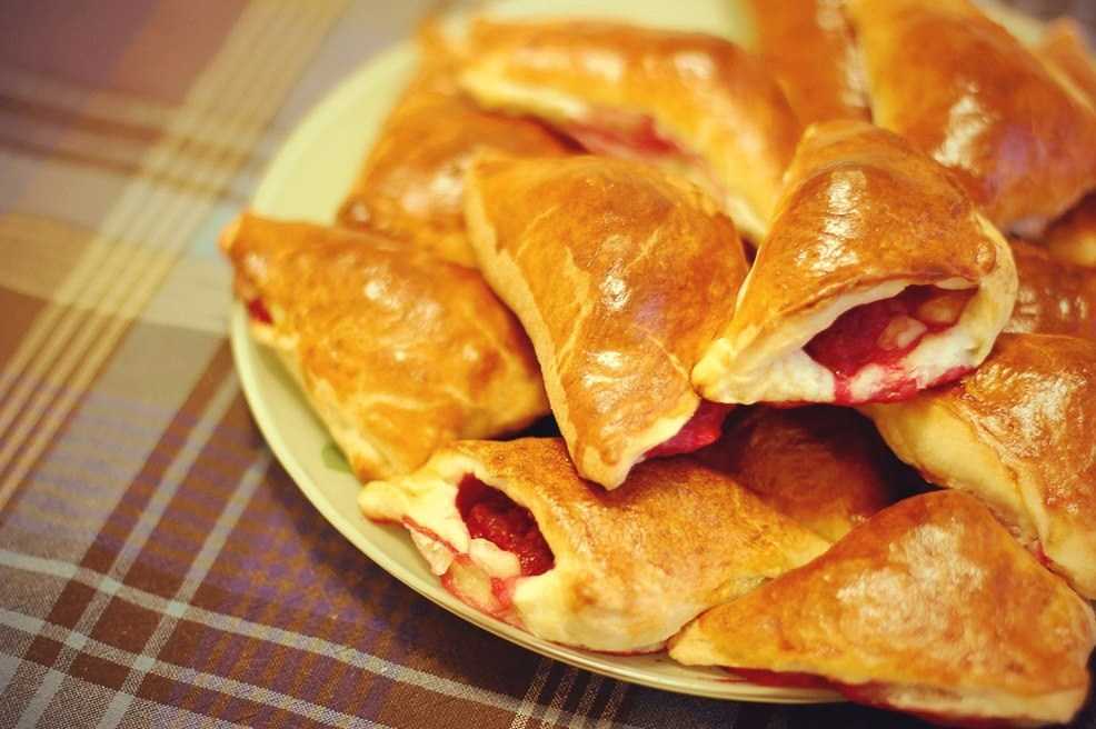 Пирожки из слоеного теста - 15 простых и вкусных рецептов на каждый день