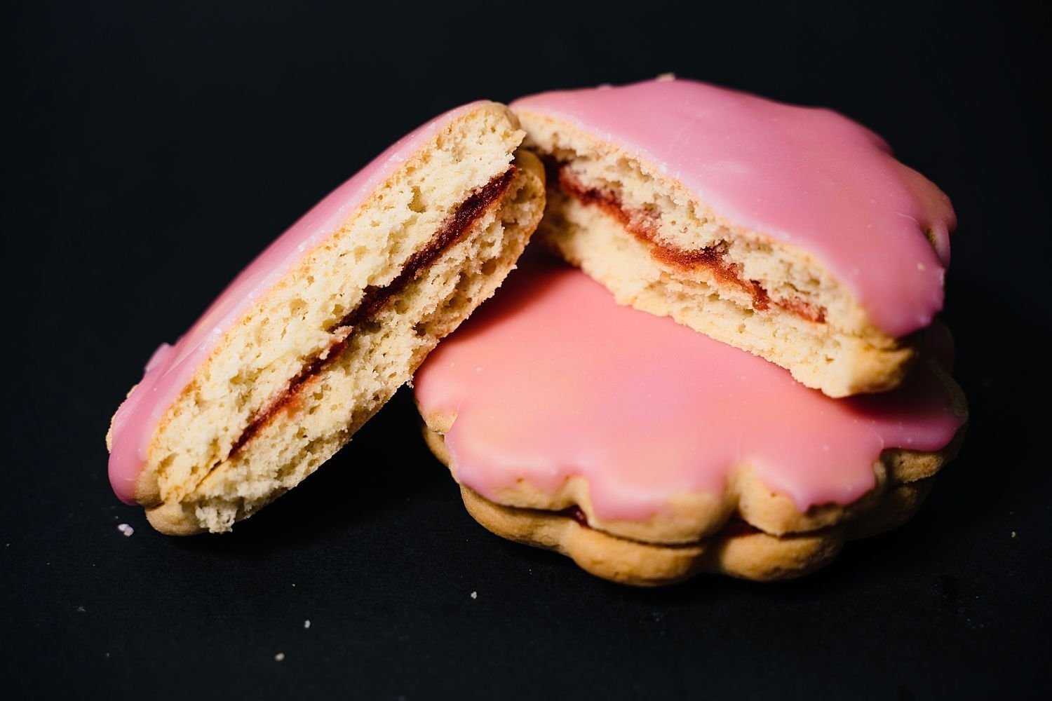 Песочное пирожное с глазурью из ссср