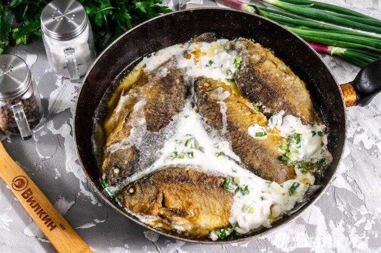 Рецепт карасей запеченных со сметаной и картошкой в духовке в фольге