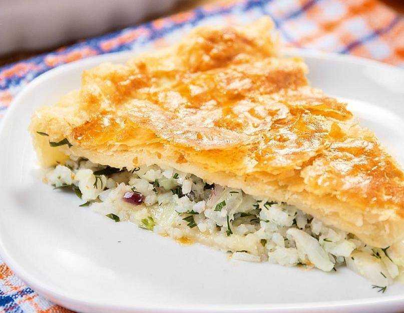Домашненький пирог с рыбной консервой и рисом