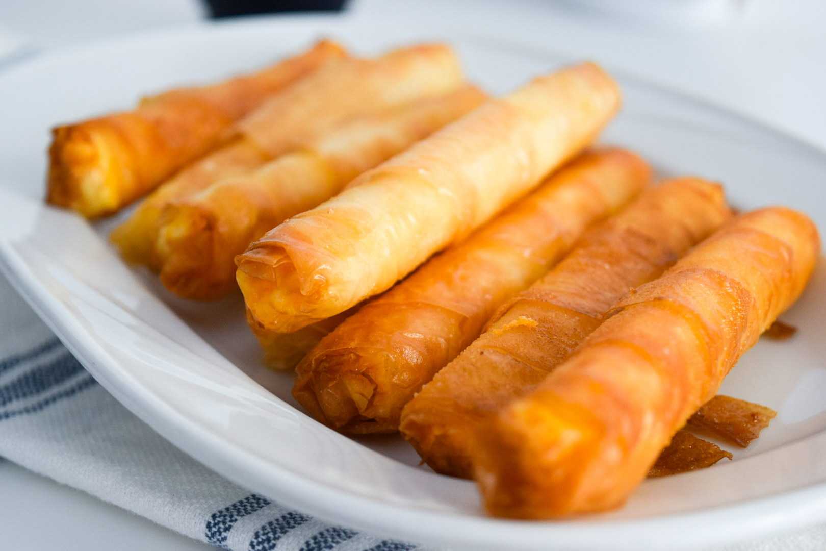 Бурек по турецки с мясом свернутый