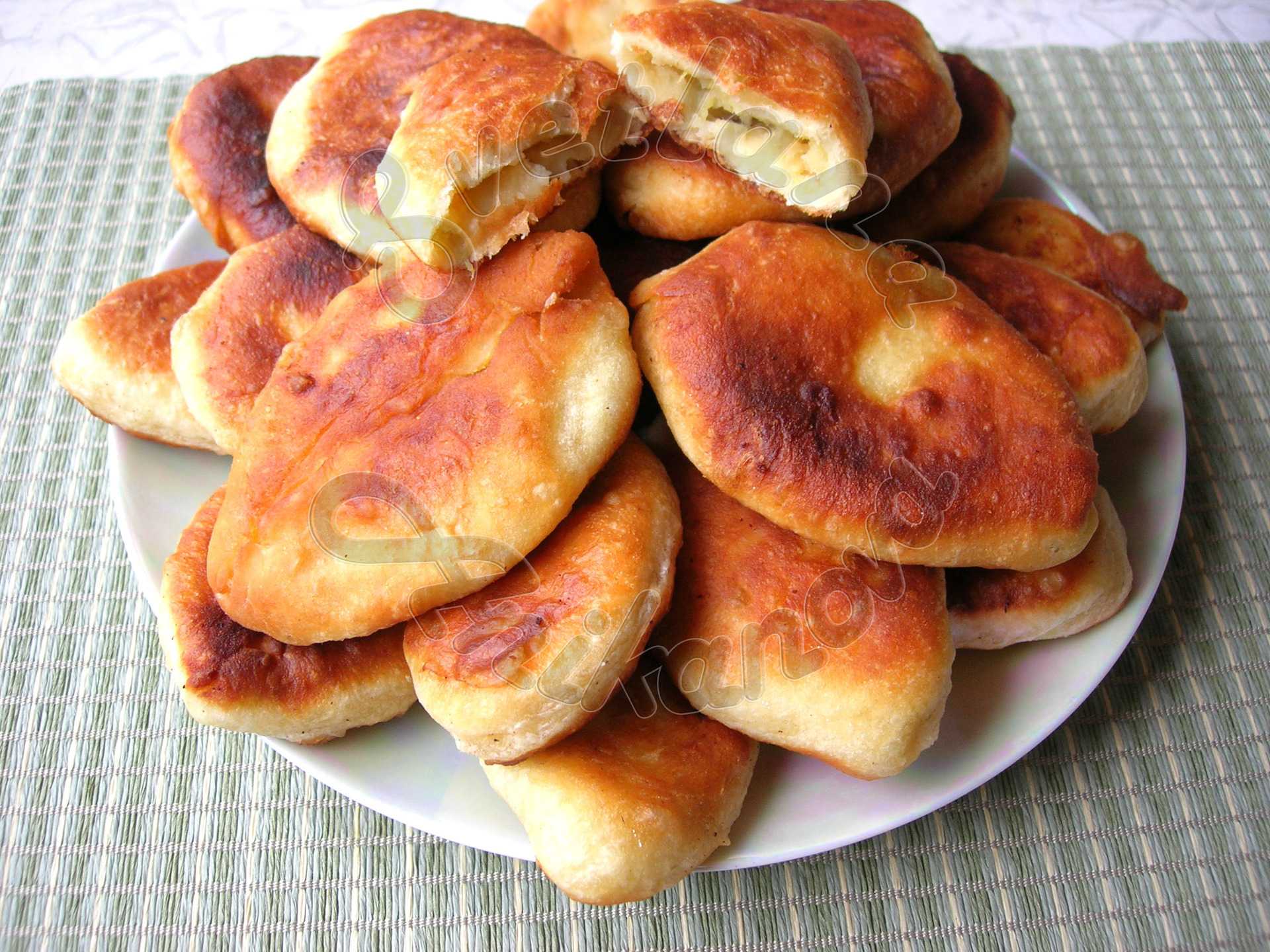 Пирожки с картошкой - 7 рецептов жареных пирожков на сковороде
