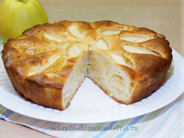 Шарлотка на сметане с яблоками, рецепт
