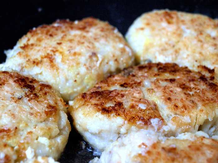 Рыбные котлеты из минтая – очень простые и вкусные рецепты