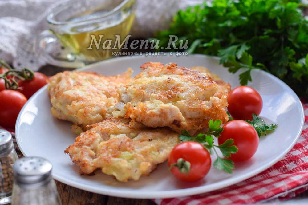 Котлеты из куриной грудки рубленные с майонезом. Курица по албански. Мясо по-албански из куриной грудки. Рубленные котлеты с сыром. Котлеты по-албански из куриного филе.