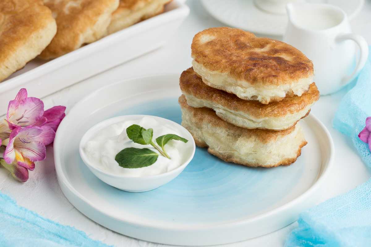 Воздушные оладьи на кефире рецепт с фото пошагово - 1000.menu