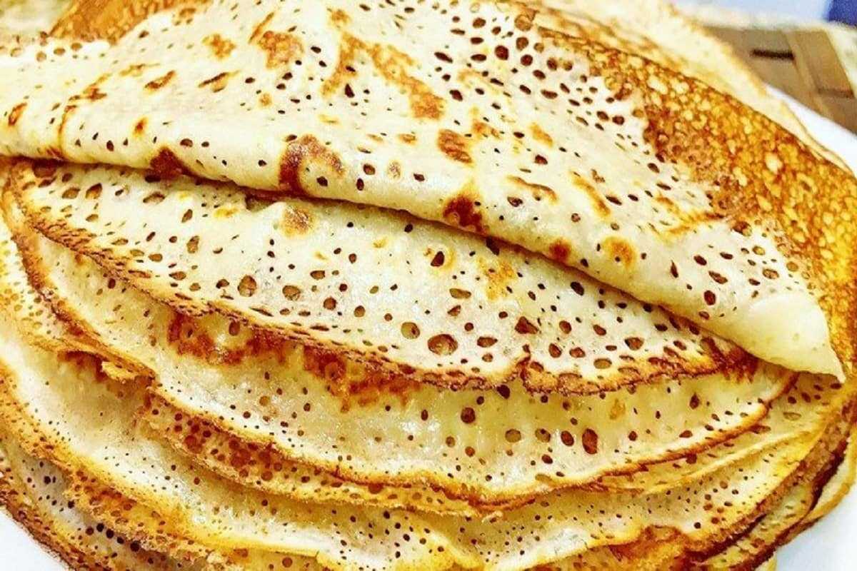 Блины на молоке с кипятком — тонкие с дырочками